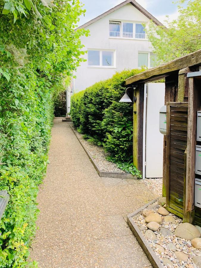 Grosse Dachgeschosswohnung Mit Kueche Und Badezimmer An Der Uniklinik Homburg Хомбург Экстерьер фото