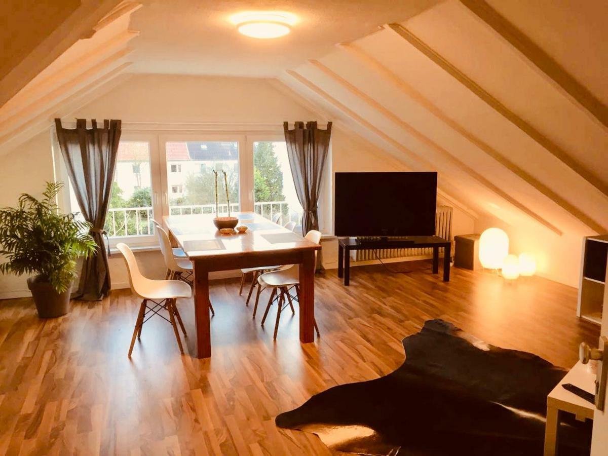 Grosse Dachgeschosswohnung Mit Kueche Und Badezimmer An Der Uniklinik Homburg Хомбург Экстерьер фото